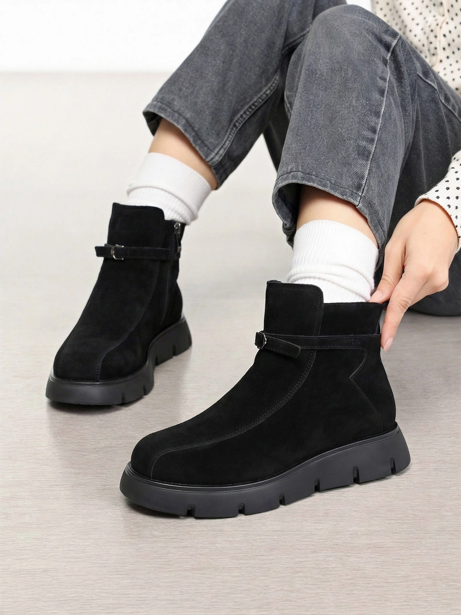 Ботинки черного цвета на высокой платформе